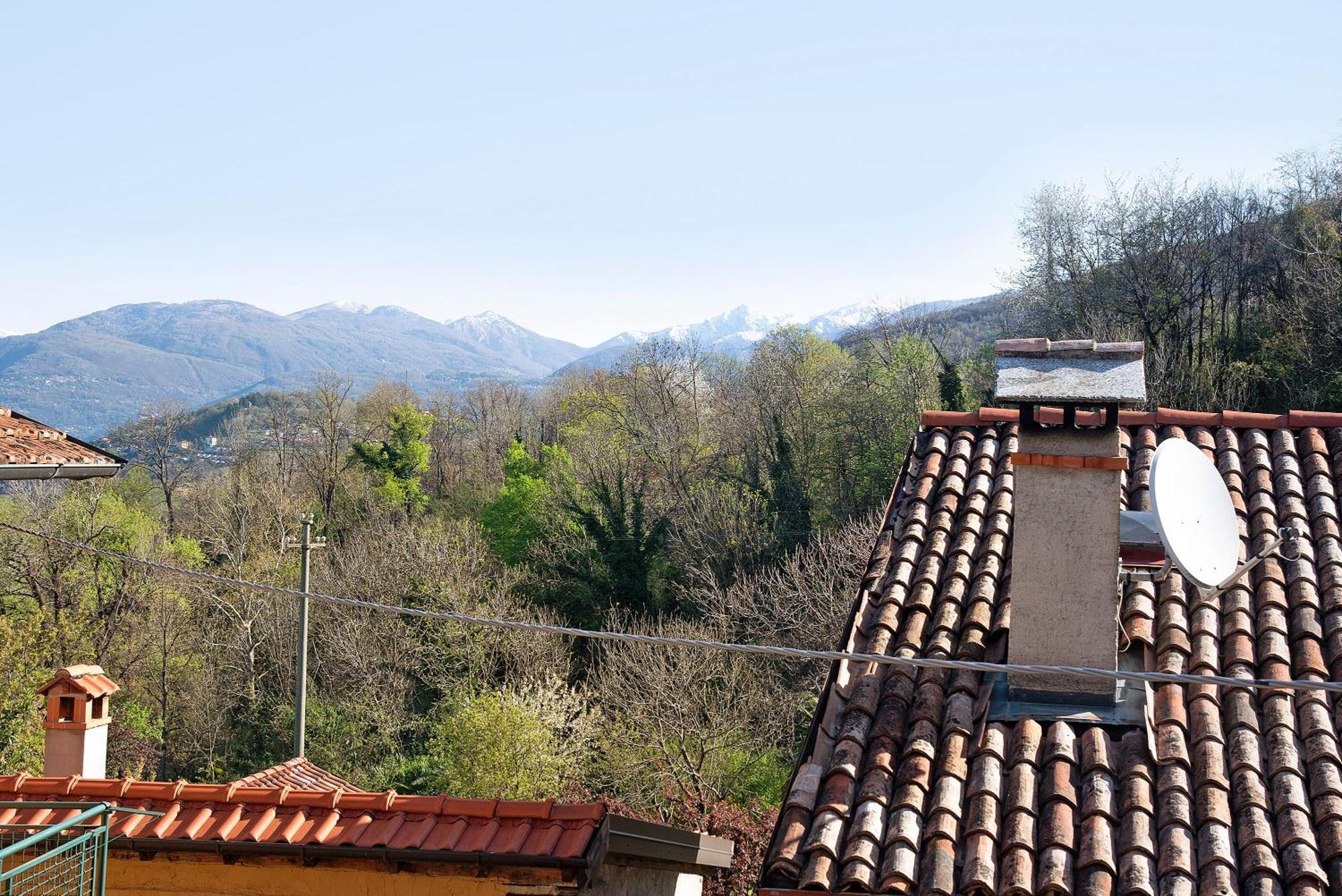 La Vecchia Torre Apartamento Porto Valtravaglia Exterior foto