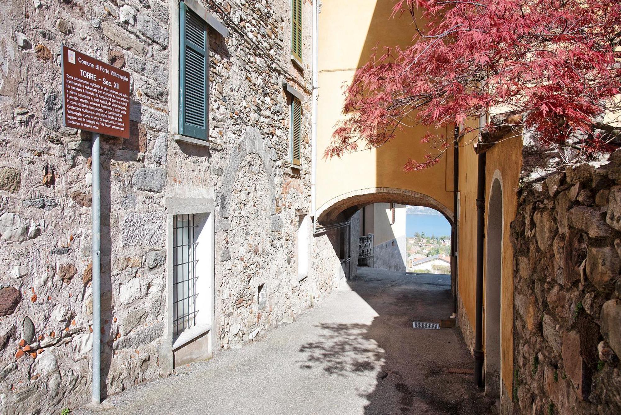 La Vecchia Torre Apartamento Porto Valtravaglia Exterior foto